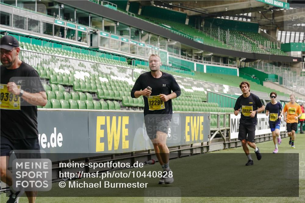 13.09.2026 - 21. swb-Marathon Bremen Michael Burmester http://msf.ph/oto/10440828 13.09.2026 10:27:46 Laufen im Stadion 10096, 10142, 10172, 10189, 10214, 10223, 10231, 10269, 10270, 10289, 10293, 10294, 10310, 10316, 10318, 10319, 10329, 10352, 10393, 10436, 10445, 10464, 10489, 10504, 10508, 10514, 10536, 10538, 10541, 10544, 10566, 10583, 10594, 10628, 10638, 10655, 10709, 10744, 10770, 10807, 10814, 10846, 10860, 10873, 10897, 10898, 10917, 10956, 10992, 10993, 11058, 11060, 11063, 11076, 11087, 11092, 11110, 11111, 11130, 11135, 11148, 11170, 11193, 11279 meine-sportfotos.de