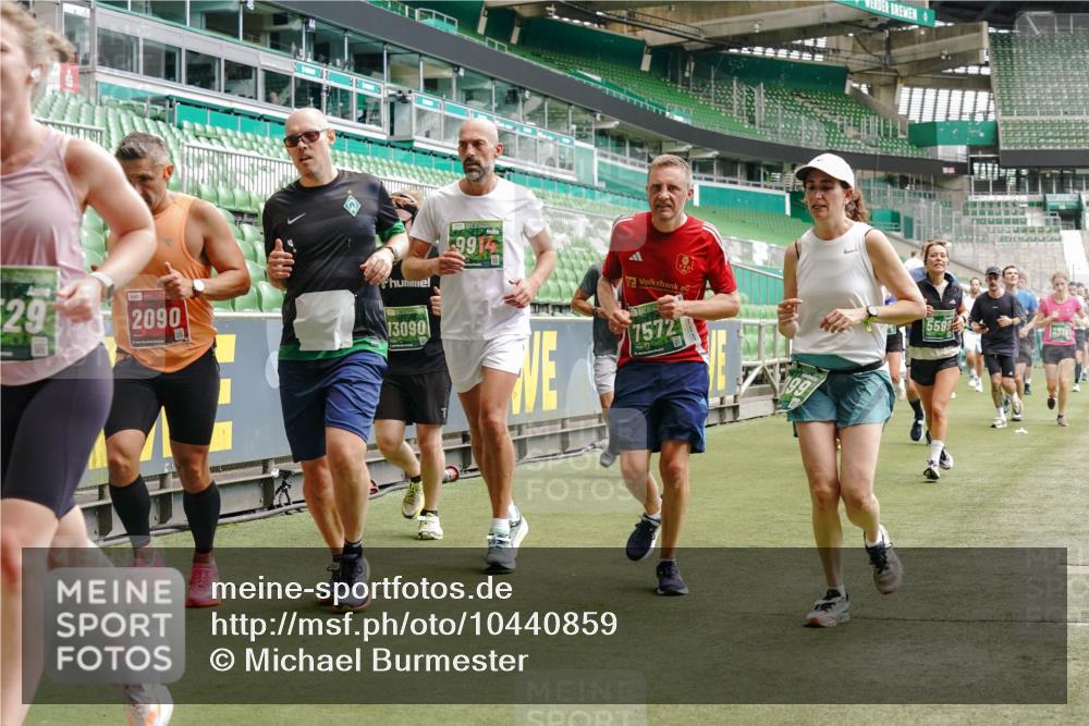 13.09.2026 - 21. swb-Marathon Bremen Michael Burmester http://msf.ph/oto/10440859 13.09.2026 13:06:52 Laufen im Stadion 109, 132, 156, 217, 244, 287, 303, 310, 372, 394, 430, 454, 489, 578, 607, 613, 682, 716, 784, 809, 831, 834, 846, 891, 900, 922, 1083, 1173, 1189, 1205, 1274, 1322, 1364, 1365, 1369, 1380, 1387, 1437, 1532, 1533, 1545, 1574, 1581, 1600, 1823, 1841, 1848, 1854, 1871, 1909, 1926, 1938, 2070, 2076, 2090, 2219, 2244, 2265, 2275, 2283, 2310, 2318, 2355, 2356, 2393, 2440, 2464, 2492, 2699, 2707, 2721, 2731, 2755, 2818, 2902, 2911, 2949, 2960, 3115, 3485 meine-sportfotos.de
