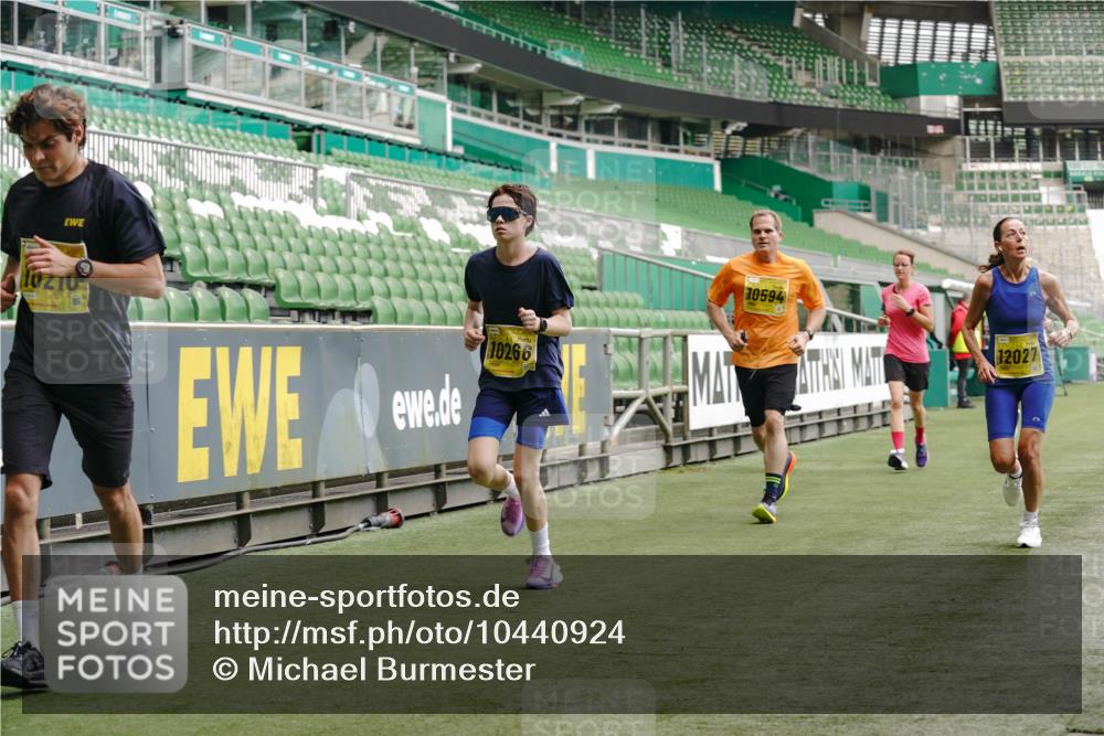 13.09.2026 - 21. swb-Marathon Bremen Michael Burmester http://msf.ph/oto/10440924 13.09.2026 10:27:48 Laufen im Stadion 10096, 10142, 10172, 10189, 10214, 10223, 10231, 10269, 10270, 10289, 10293, 10294, 10310, 10316, 10318, 10319, 10329, 10352, 10393, 10436, 10445, 10464, 10489, 10504, 10508, 10514, 10536, 10538, 10541, 10544, 10566, 10583, 10594, 10628, 10638, 10655, 10709, 10744, 10770, 10807, 10814, 10846, 10860, 10873, 10897, 10898, 10917, 10956, 10992, 10993, 11058, 11060, 11063, 11076, 11087, 11092, 11110, 11111, 11130, 11135, 11148, 11170, 11193, 11279 meine-sportfotos.de