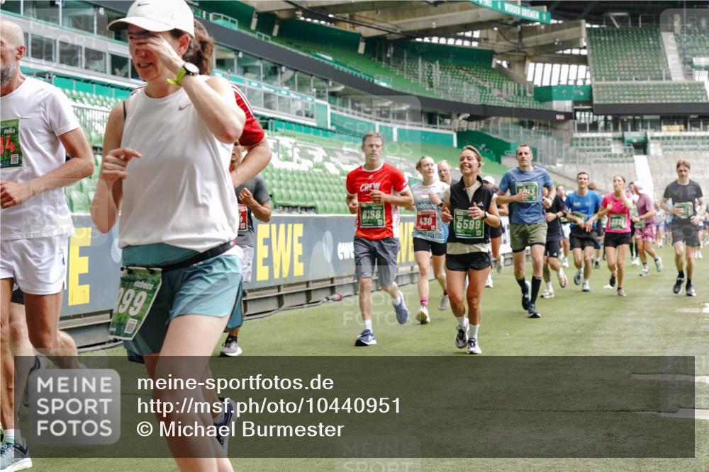 13.09.2026 - 21. swb-Marathon Bremen Michael Burmester http://msf.ph/oto/10440951 13.09.2026 13:06:54 Laufen im Stadion 109, 132, 156, 217, 287, 303, 310, 372, 394, 430, 454, 489, 578, 607, 613, 682, 716, 784, 809, 831, 834, 846, 891, 900, 922, 1083, 1173, 1189, 1205, 1274, 1322, 1364, 1365, 1369, 1380, 1387, 1437, 1532, 1533, 1545, 1574, 1581, 1600, 1823, 1841, 1848, 1854, 1871, 1909, 1926, 1938, 2070, 2076, 2090, 2219, 2244, 2265, 2275, 2283, 2310, 2318, 2355, 2356, 2393, 2405, 2440, 2464, 2492, 2565, 2699, 2707, 2721, 2731, 2755, 2818, 2902, 2911, 2949, 2960, 3115, 3485 meine-sportfotos.de