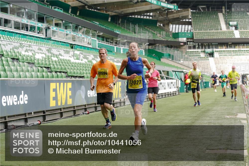 13.09.2026 - 21. swb-Marathon Bremen Michael Burmester http://msf.ph/oto/10441056 13.09.2026 10:27:50 Laufen im Stadion 10096, 10142, 10172, 10189, 10214, 10223, 10231, 10269, 10270, 10289, 10293, 10294, 10310, 10316, 10318, 10319, 10329, 10352, 10393, 10436, 10445, 10464, 10489, 10504, 10508, 10514, 10536, 10538, 10541, 10544, 10566, 10583, 10594, 10628, 10638, 10655, 10709, 10744, 10770, 10807, 10814, 10846, 10860, 10873, 10897, 10898, 10917, 10956, 10992, 10993, 11058, 11060, 11063, 11076, 11087, 11092, 11110, 11111, 11130, 11135, 11148, 11170, 11193, 11279 meine-sportfotos.de