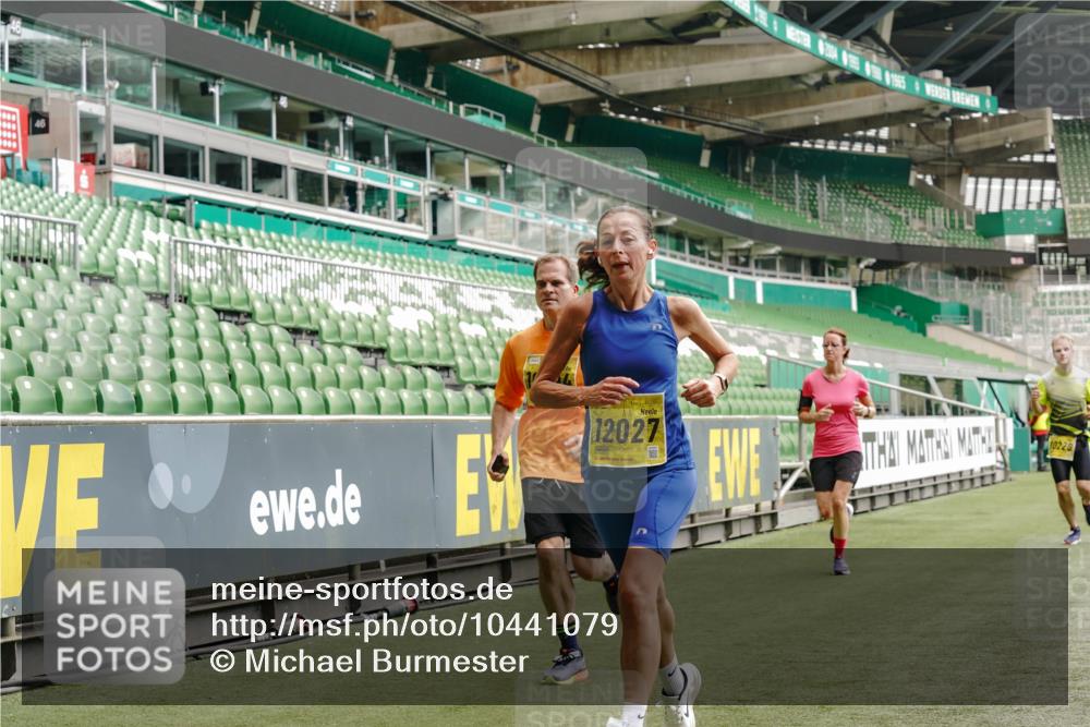 13.09.2026 - 21. swb-Marathon Bremen Michael Burmester http://msf.ph/oto/10441079 13.09.2026 10:27:51 Laufen im Stadion 10096, 10142, 10172, 10189, 10214, 10223, 10231, 10269, 10270, 10289, 10293, 10294, 10310, 10316, 10318, 10319, 10329, 10352, 10393, 10436, 10445, 10464, 10489, 10504, 10508, 10514, 10536, 10538, 10541, 10544, 10566, 10583, 10594, 10628, 10638, 10655, 10709, 10744, 10770, 10807, 10814, 10835, 10846, 10860, 10873, 10897, 10898, 10917, 10956, 10992, 10993, 11058, 11060, 11063, 11076, 11087, 11092, 11110, 11111, 11130, 11135, 11148, 11170, 11193, 11279 meine-sportfotos.de