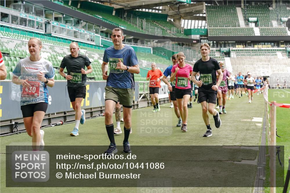 13.09.2026 - 21. swb-Marathon Bremen Michael Burmester http://msf.ph/oto/10441086 13.09.2026 13:06:56 Laufen im Stadion 109, 132, 156, 217, 287, 303, 310, 372, 394, 430, 454, 489, 578, 607, 613, 682, 716, 784, 809, 831, 834, 846, 891, 900, 922, 1083, 1173, 1189, 1205, 1210, 1274, 1322, 1364, 1365, 1369, 1380, 1387, 1437, 1532, 1533, 1545, 1574, 1581, 1600, 1823, 1841, 1848, 1854, 1871, 1909, 1926, 1938, 2070, 2076, 2090, 2219, 2244, 2265, 2275, 2283, 2310, 2318, 2355, 2356, 2393, 2405, 2440, 2464, 2492, 2565, 2699, 2707, 2721, 2731, 2755, 2818, 2902, 2911, 2949, 2960, 3115 meine-sportfotos.de