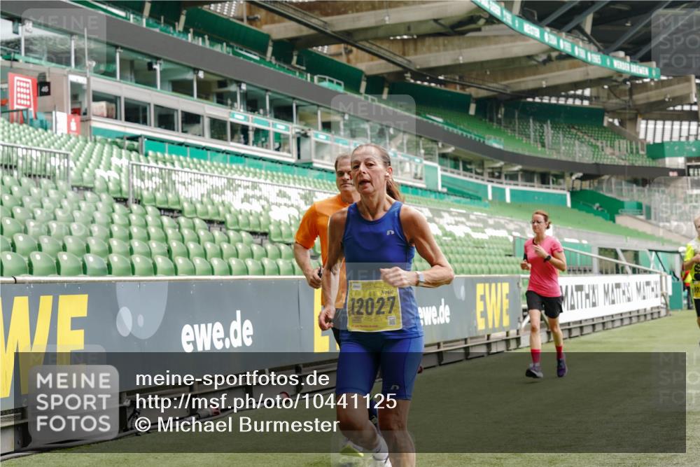 13.09.2026 - 21. swb-Marathon Bremen Michael Burmester http://msf.ph/oto/10441125 13.09.2026 10:27:51 Laufen im Stadion 10096, 10142, 10172, 10189, 10214, 10223, 10231, 10269, 10270, 10289, 10293, 10294, 10310, 10316, 10318, 10319, 10329, 10352, 10393, 10436, 10445, 10464, 10489, 10504, 10508, 10514, 10536, 10538, 10541, 10544, 10566, 10583, 10594, 10628, 10638, 10655, 10709, 10744, 10770, 10807, 10814, 10835, 10846, 10860, 10873, 10897, 10898, 10917, 10956, 10992, 10993, 11058, 11060, 11063, 11076, 11087, 11092, 11110, 11111, 11130, 11135, 11148, 11170, 11193, 11279 meine-sportfotos.de