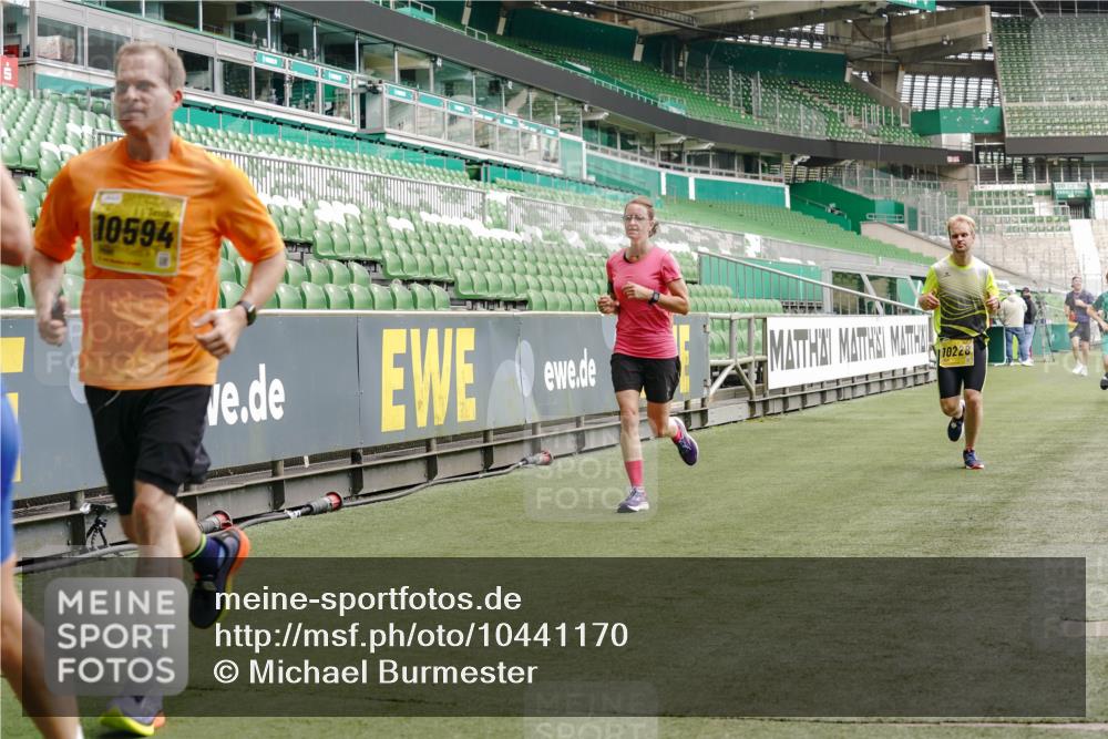 13.09.2026 - 21. swb-Marathon Bremen Michael Burmester http://msf.ph/oto/10441170 13.09.2026 10:27:52 Laufen im Stadion 10096, 10142, 10172, 10189, 10214, 10223, 10231, 10269, 10270, 10289, 10293, 10294, 10310, 10316, 10318, 10319, 10329, 10352, 10393, 10436, 10445, 10464, 10489, 10504, 10508, 10514, 10536, 10538, 10541, 10544, 10566, 10583, 10594, 10628, 10638, 10655, 10709, 10744, 10770, 10807, 10814, 10835, 10846, 10860, 10873, 10897, 10898, 10917, 10956, 10992, 10993, 11035, 11058, 11060, 11063, 11076, 11087, 11092, 11110, 11111, 11130, 11135, 11148, 11170, 11193, 11279 meine-sportfotos.de