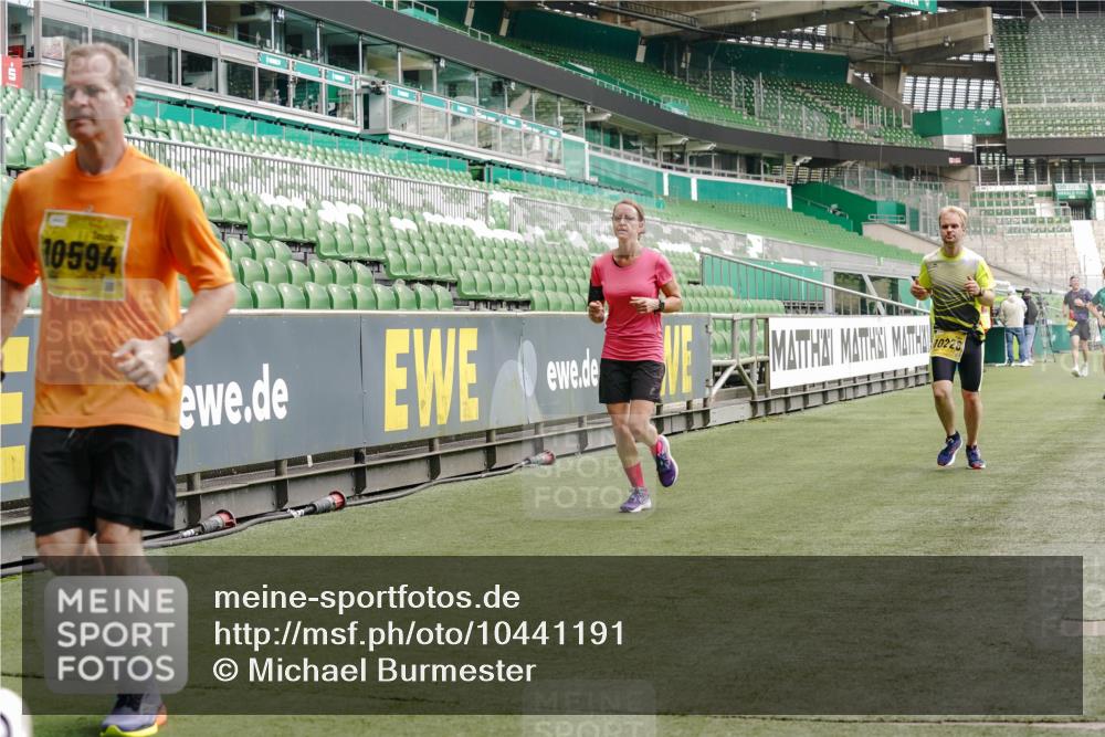13.09.2026 - 21. swb-Marathon Bremen Michael Burmester http://msf.ph/oto/10441191 13.09.2026 10:27:52 Laufen im Stadion 10096, 10142, 10172, 10189, 10214, 10223, 10231, 10269, 10270, 10289, 10293, 10294, 10310, 10316, 10318, 10319, 10329, 10352, 10393, 10436, 10445, 10464, 10489, 10504, 10508, 10514, 10536, 10538, 10541, 10544, 10566, 10583, 10594, 10628, 10638, 10655, 10709, 10744, 10770, 10807, 10814, 10835, 10846, 10860, 10873, 10897, 10898, 10917, 10956, 10992, 10993, 11035, 11058, 11060, 11063, 11076, 11087, 11092, 11110, 11111, 11130, 11135, 11148, 11170, 11193, 11279 meine-sportfotos.de