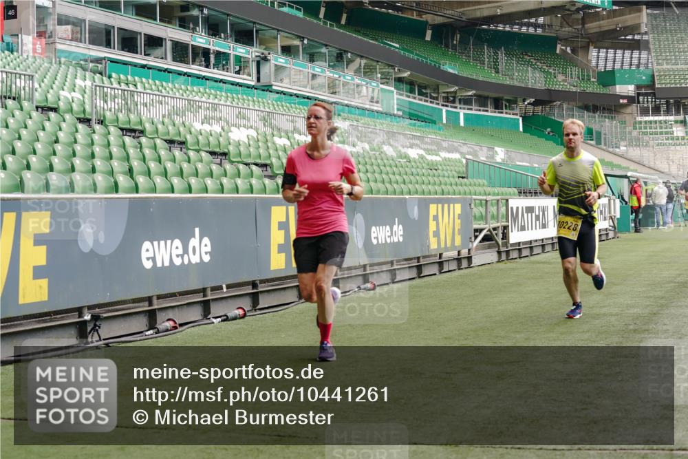 13.09.2026 - 21. swb-Marathon Bremen Michael Burmester http://msf.ph/oto/10441261 13.09.2026 10:27:53 Laufen im Stadion 10096, 10142, 10172, 10189, 10223, 10231, 10269, 10270, 10289, 10293, 10294, 10310, 10316, 10318, 10319, 10329, 10393, 10436, 10445, 10464, 10489, 10504, 10508, 10514, 10538, 10541, 10544, 10566, 10583, 10594, 10628, 10638, 10655, 10709, 10744, 10770, 10807, 10814, 10835, 10846, 10860, 10873, 10897, 10898, 10917, 10956, 10992, 10993, 11035, 11058, 11060, 11063, 11076, 11087, 11092, 11110, 11111, 11130, 11135, 11148, 11170, 11193, 11279 meine-sportfotos.de