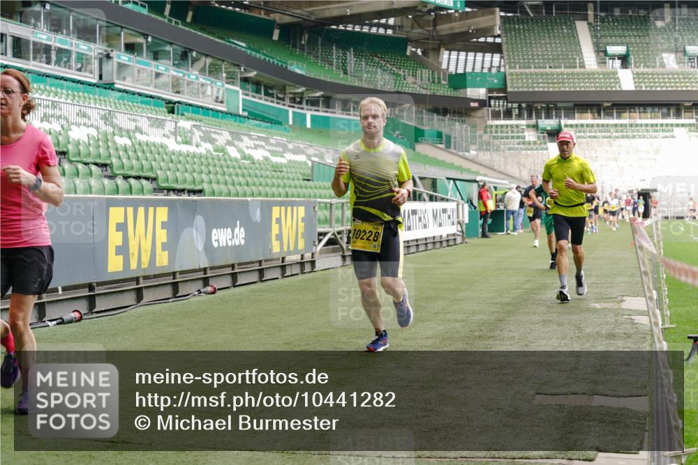 13.09.2026 - 21. swb-Marathon Bremen Michael Burmester http://msf.ph/oto/10441282 13.09.2026 10:27:54 Laufen im Stadion 10096, 10142, 10172, 10189, 10223, 10231, 10269, 10270, 10289, 10293, 10294, 10310, 10316, 10318, 10319, 10329, 10393, 10436, 10445, 10464, 10489, 10504, 10508, 10514, 10538, 10541, 10544, 10566, 10583, 10594, 10628, 10638, 10655, 10709, 10744, 10770, 10807, 10814, 10835, 10846, 10860, 10873, 10897, 10898, 10917, 10956, 10992, 10993, 11005, 11035, 11058, 11060, 11063, 11076, 11087, 11092, 11110, 11111, 11130, 11135, 11148, 11170, 11193, 11279 meine-sportfotos.de