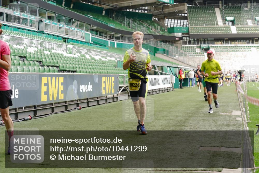 13.09.2026 - 21. swb-Marathon Bremen Michael Burmester http://msf.ph/oto/10441299 13.09.2026 10:27:54 Laufen im Stadion 10096, 10142, 10172, 10189, 10223, 10231, 10269, 10270, 10289, 10293, 10294, 10310, 10316, 10318, 10319, 10329, 10393, 10436, 10445, 10464, 10489, 10504, 10508, 10514, 10538, 10541, 10544, 10566, 10583, 10594, 10628, 10638, 10655, 10709, 10744, 10770, 10807, 10814, 10835, 10846, 10860, 10873, 10897, 10898, 10917, 10956, 10992, 10993, 11005, 11035, 11058, 11060, 11063, 11076, 11087, 11092, 11110, 11111, 11130, 11135, 11148, 11170, 11193, 11279 meine-sportfotos.de