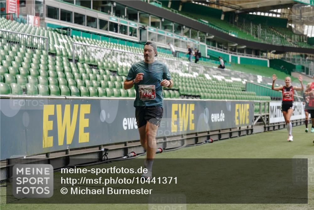 13.09.2026 - 21. swb-Marathon Bremen Michael Burmester http://msf.ph/oto/10441371 13.09.2026 12:42:45 Laufen im Stadion 439, 749, 819, 1009, 1223, 1224, 1411, 1562, 1619, 1667, 1712, 1745, 1822, 1850, 1862, 1879, 1921, 2094, 2207, 2651, 2683, 3251, 3368, 3584, 3624, 3688, 4096, 4399, 4795, 4847, 5199, 5316, 5663, 5672, 5828, 6198, 6264, 6359, 6929, 6991, 7141, 8311, 8383, 8394, 8689, 8749, 8994, 9120, 9153, 9200, 9233, 9533, 9849, 277, 346, 453, 807, 901, 1248, 1320, 1323, 1472, 1576, 1587, 1717, 1751, 1758, 1911, 2141, 2352, 3080, 3606, 5160, 5163, 5912 meine-sportfotos.de