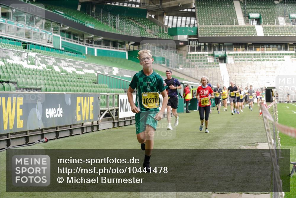 13.09.2026 - 21. swb-Marathon Bremen Michael Burmester http://msf.ph/oto/10441478 13.09.2026 10:27:58 Laufen im Stadion 10096, 10142, 10172, 10189, 10223, 10231, 10267, 10269, 10270, 10289, 10293, 10294, 10310, 10316, 10318, 10319, 10329, 10393, 10421, 10464, 10489, 10504, 10508, 10514, 10538, 10541, 10544, 10566, 10583, 10594, 10628, 10638, 10655, 10709, 10739, 10744, 10770, 10807, 10814, 10835, 10846, 10860, 10873, 10897, 10898, 10917, 10956, 10992, 10993, 11005, 11035, 11058, 11060, 11063, 11076, 11087, 11092, 11110, 11111, 11130, 11135, 11148, 11170, 11193 meine-sportfotos.de