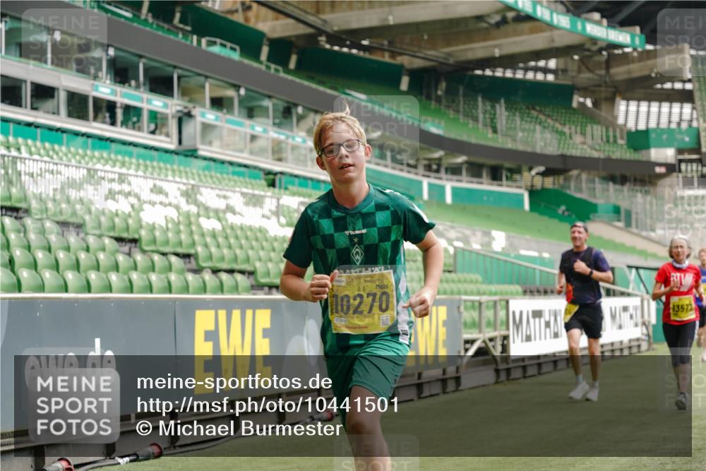 13.09.2026 - 21. swb-Marathon Bremen Michael Burmester http://msf.ph/oto/10441501 13.09.2026 10:27:59 Laufen im Stadion 10096, 10142, 10172, 10189, 10223, 10231, 10267, 10269, 10270, 10289, 10293, 10294, 10310, 10316, 10318, 10319, 10329, 10393, 10421, 10464, 10489, 10504, 10508, 10514, 10538, 10541, 10544, 10566, 10583, 10594, 10628, 10638, 10655, 10709, 10739, 10744, 10770, 10807, 10814, 10835, 10846, 10860, 10873, 10897, 10898, 10910, 10917, 10956, 10992, 10993, 11005, 11035, 11058, 11060, 11063, 11076, 11087, 11092, 11110, 11111, 11130, 11135, 11148, 11170, 11193 meine-sportfotos.de