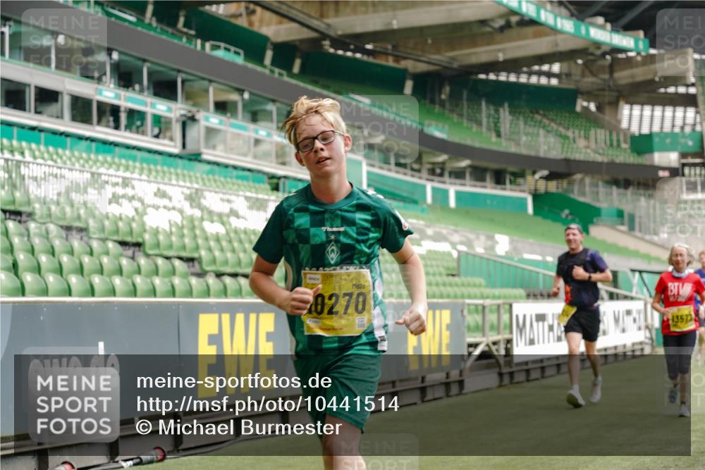 13.09.2026 - 21. swb-Marathon Bremen Michael Burmester http://msf.ph/oto/10441514 13.09.2026 10:27:59 Laufen im Stadion 10096, 10142, 10172, 10189, 10223, 10231, 10267, 10269, 10270, 10289, 10293, 10294, 10310, 10316, 10318, 10319, 10329, 10393, 10421, 10464, 10489, 10504, 10508, 10514, 10538, 10541, 10544, 10566, 10583, 10594, 10628, 10638, 10655, 10709, 10739, 10744, 10770, 10807, 10814, 10835, 10846, 10860, 10873, 10897, 10898, 10910, 10917, 10956, 10992, 10993, 11005, 11035, 11058, 11060, 11063, 11076, 11087, 11092, 11110, 11111, 11130, 11135, 11148, 11170, 11193 meine-sportfotos.de