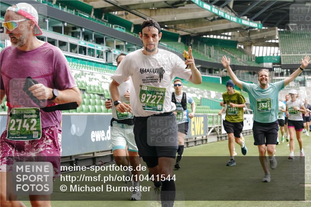 13.09.2026 - 21. swb-Marathon Bremen Michael Burmester http://msf.ph/oto/10441544 13.09.2026 13:07:02 Laufen im Stadion 109, 132, 156, 217, 287, 303, 310, 372, 394, 430, 454, 489, 578, 607, 613, 682, 716, 784, 809, 831, 834, 846, 911, 922, 1083, 1173, 1189, 1205, 1210, 1274, 1322, 1364, 1365, 1369, 1380, 1387, 1437, 1532, 1533, 1545, 1574, 1581, 1600, 1823, 1841, 1848, 1854, 1871, 1909, 1926, 1938, 2003, 2070, 2076, 2090, 2219, 2244, 2265, 2275, 2283, 2310, 2318, 2355, 2356, 2393, 2405, 2440, 2464, 2492, 2565, 2699, 2707, 2721, 2731, 2755, 2802, 2818, 2831, 2902, 2911, 2949, 2960, 3115 meine-sportfotos.de
