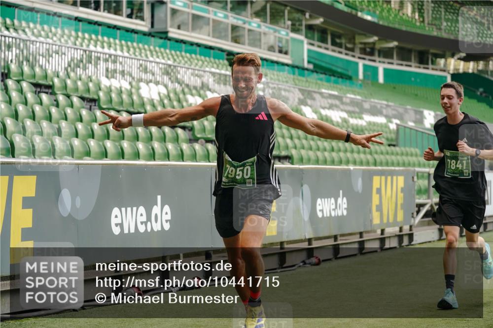 13.09.2026 - 21. swb-Marathon Bremen Michael Burmester http://msf.ph/oto/10441715 13.09.2026 12:43:00 Laufen im Stadion 439, 749, 819, 1009, 1223, 1224, 1562, 1619, 1667, 1712, 1745, 1822, 1850, 1862, 1879, 1921, 2094, 2207, 2651, 2683, 3251, 3368, 3500, 3584, 3624, 3688, 4096, 4847, 5143, 5199, 5316, 5601, 5663, 5672, 5776, 5828, 6264, 6359, 6579, 6929, 6991, 7141, 7170, 7841, 7950, 8311, 8383, 8394, 8689, 8749, 8850, 8994, 9120, 9153, 9200, 9233, 9533, 9849, 277, 453, 807, 862, 901, 1248, 1320, 1323, 1472, 1576, 1587, 1717, 1751, 1758, 1911, 5160, 5163, 5912 meine-sportfotos.de