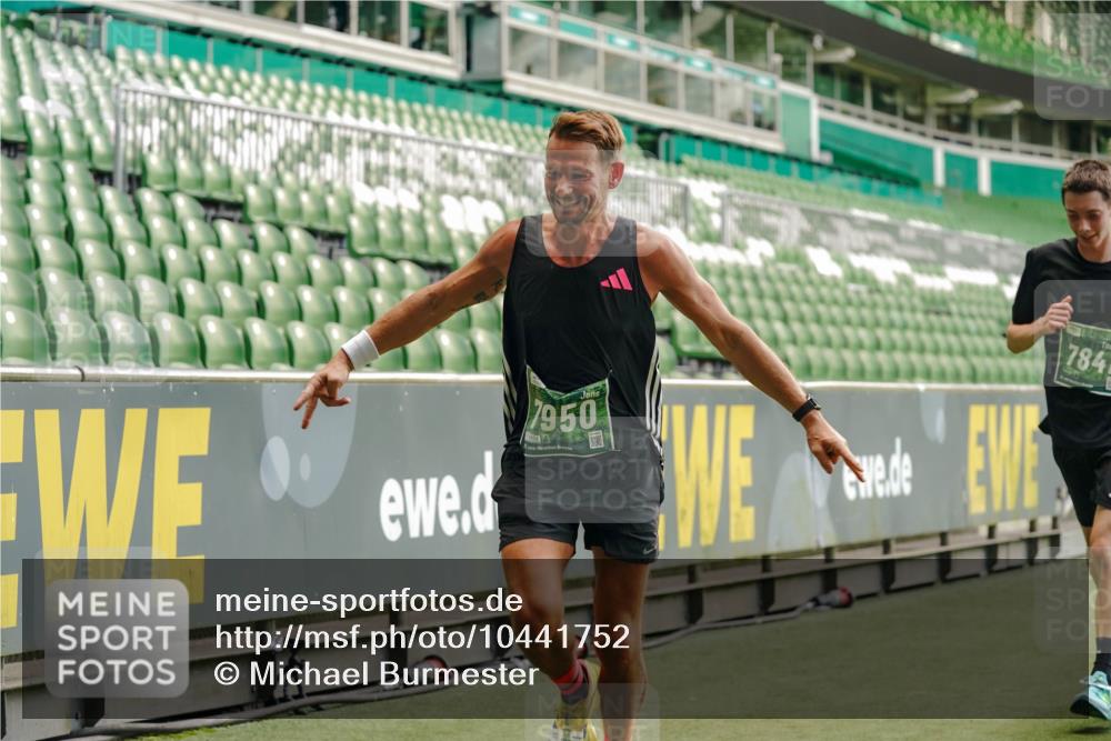 13.09.2026 - 21. swb-Marathon Bremen Michael Burmester http://msf.ph/oto/10441752 13.09.2026 12:43:01 Laufen im Stadion 439, 749, 819, 1009, 1223, 1224, 1562, 1619, 1667, 1712, 1745, 1822, 1850, 1862, 1879, 1921, 2094, 2207, 2651, 2683, 3251, 3368, 3500, 3584, 3624, 3688, 4096, 4847, 5143, 5199, 5316, 5601, 5663, 5672, 5776, 5828, 6264, 6359, 6579, 6929, 6991, 7141, 7170, 7841, 7950, 8311, 8383, 8394, 8689, 8749, 8850, 8994, 9120, 9153, 9200, 9233, 9533, 9849, 277, 453, 807, 862, 901, 1248, 1320, 1323, 1472, 1576, 1587, 1717, 1751, 1758, 1911, 5160, 5163, 5912 meine-sportfotos.de