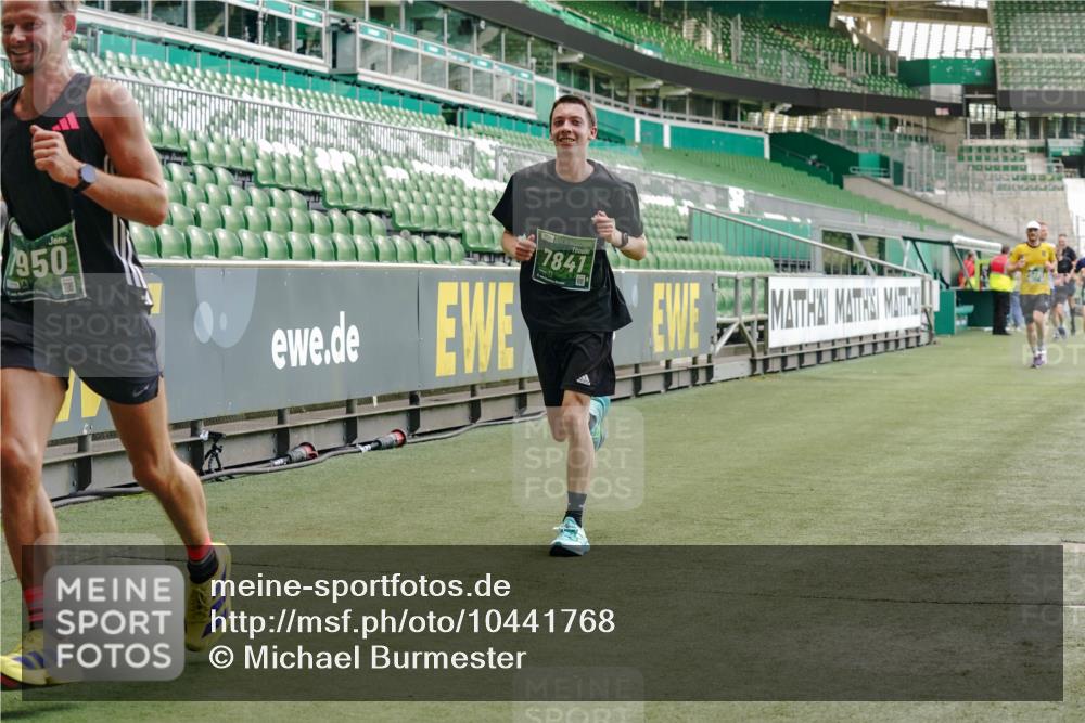 13.09.2026 - 21. swb-Marathon Bremen Michael Burmester http://msf.ph/oto/10441768 13.09.2026 12:43:01 Laufen im Stadion 439, 749, 819, 1009, 1223, 1224, 1562, 1619, 1667, 1712, 1745, 1822, 1850, 1862, 1879, 1921, 2094, 2207, 2651, 2683, 3251, 3368, 3500, 3584, 3624, 3688, 4096, 4847, 5143, 5199, 5316, 5601, 5663, 5672, 5776, 5828, 6264, 6359, 6579, 6929, 6991, 7141, 7170, 7841, 7950, 8311, 8383, 8394, 8689, 8749, 8850, 8994, 9120, 9153, 9200, 9233, 9533, 9849, 277, 453, 807, 862, 901, 1248, 1320, 1323, 1472, 1576, 1587, 1717, 1751, 1758, 1911, 5160, 5163, 5912 meine-sportfotos.de