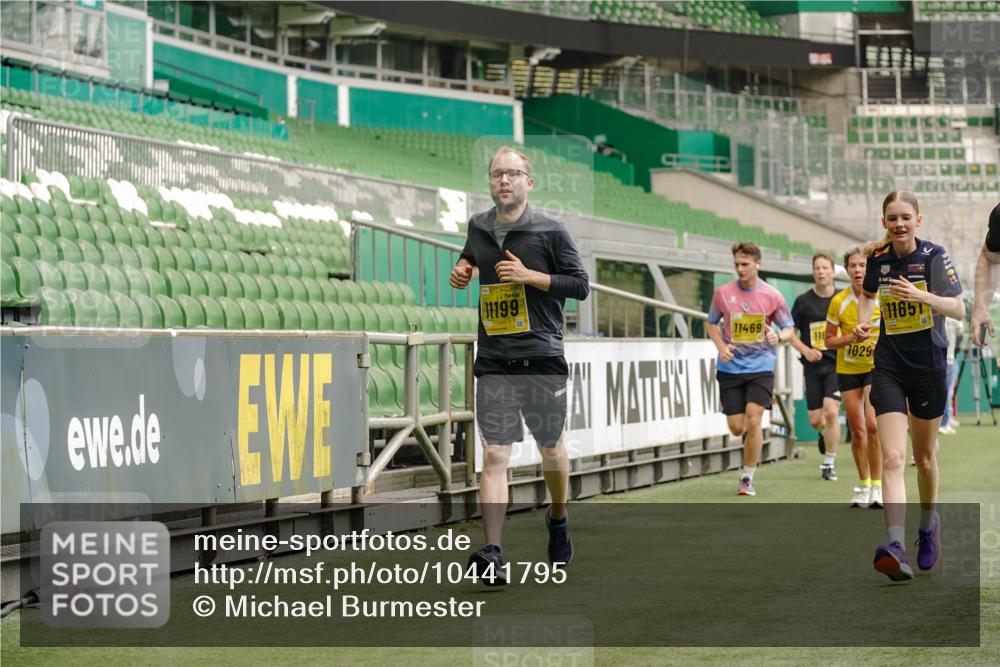 13.09.2026 - 21. swb-Marathon Bremen Michael Burmester http://msf.ph/oto/10441795 13.09.2026 10:28:06 Laufen im Stadion 10096, 10142, 10172, 10189, 10223, 10231, 10267, 10269, 10270, 10289, 10293, 10294, 10310, 10316, 10319, 10329, 10393, 10421, 10464, 10489, 10504, 10508, 10514, 10525, 10538, 10541, 10544, 10566, 10583, 10594, 10628, 10638, 10655, 10709, 10739, 10744, 10770, 10814, 10835, 10846, 10860, 10873, 10876, 10897, 10898, 10910, 10917, 10923, 10956, 10992, 10993, 11005, 11018, 11035, 11058, 11060, 11063, 11076, 11087, 11092, 11110, 11111, 11148, 11170, 11193 meine-sportfotos.de