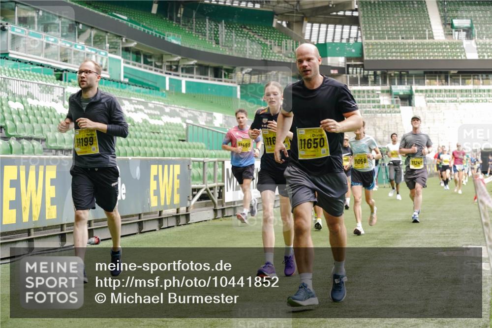 13.09.2026 - 21. swb-Marathon Bremen Michael Burmester http://msf.ph/oto/10441852 13.09.2026 10:28:08 Laufen im Stadion 10096, 10142, 10170, 10172, 10189, 10223, 10231, 10267, 10269, 10270, 10289, 10293, 10294, 10310, 10316, 10319, 10329, 10393, 10421, 10464, 10489, 10504, 10508, 10514, 10525, 10538, 10544, 10566, 10583, 10594, 10628, 10638, 10655, 10709, 10739, 10744, 10770, 10814, 10835, 10846, 10860, 10873, 10876, 10897, 10898, 10910, 10917, 10923, 10956, 10992, 10993, 11005, 11018, 11035, 11058, 11060, 11063, 11076, 11087, 11092, 11110, 11111, 11148, 11170, 11193 meine-sportfotos.de
