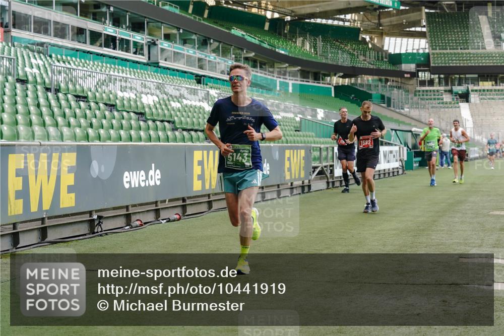 13.09.2026 - 21. swb-Marathon Bremen Michael Burmester http://msf.ph/oto/10441919 13.09.2026 12:43:11 Laufen im Stadion 439, 749, 819, 1009, 1223, 1224, 1372, 1562, 1619, 1667, 1712, 1745, 1850, 1862, 1879, 1921, 2094, 2207, 2651, 2683, 3251, 3368, 3500, 3584, 3688, 4096, 4739, 4847, 4904, 5143, 5199, 5316, 5369, 5601, 5663, 5672, 5776, 5828, 6359, 6579, 6929, 6991, 7141, 7170, 7841, 7950, 8311, 8383, 8394, 8689, 8749, 8850, 8994, 9120, 9153, 9200, 9233, 9533, 9849, 453, 807, 862, 901, 1136, 1248, 1323, 1472, 1576, 1587, 1717, 1751, 1758, 5160, 5163, 5912 meine-sportfotos.de