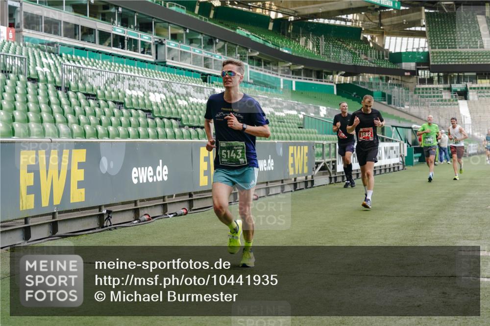 13.09.2026 - 21. swb-Marathon Bremen Michael Burmester http://msf.ph/oto/10441935 13.09.2026 12:43:11 Laufen im Stadion 439, 749, 819, 1009, 1223, 1224, 1372, 1562, 1619, 1667, 1712, 1745, 1850, 1862, 1879, 1921, 2094, 2207, 2651, 2683, 3251, 3368, 3500, 3584, 3688, 4096, 4739, 4847, 4904, 5143, 5199, 5316, 5369, 5601, 5663, 5672, 5776, 5828, 6359, 6579, 6929, 6991, 7141, 7170, 7841, 7950, 8311, 8383, 8394, 8689, 8749, 8850, 8994, 9120, 9153, 9200, 9233, 9533, 9849, 453, 807, 862, 901, 1136, 1248, 1323, 1472, 1576, 1587, 1717, 1751, 1758, 5160, 5163, 5912 meine-sportfotos.de