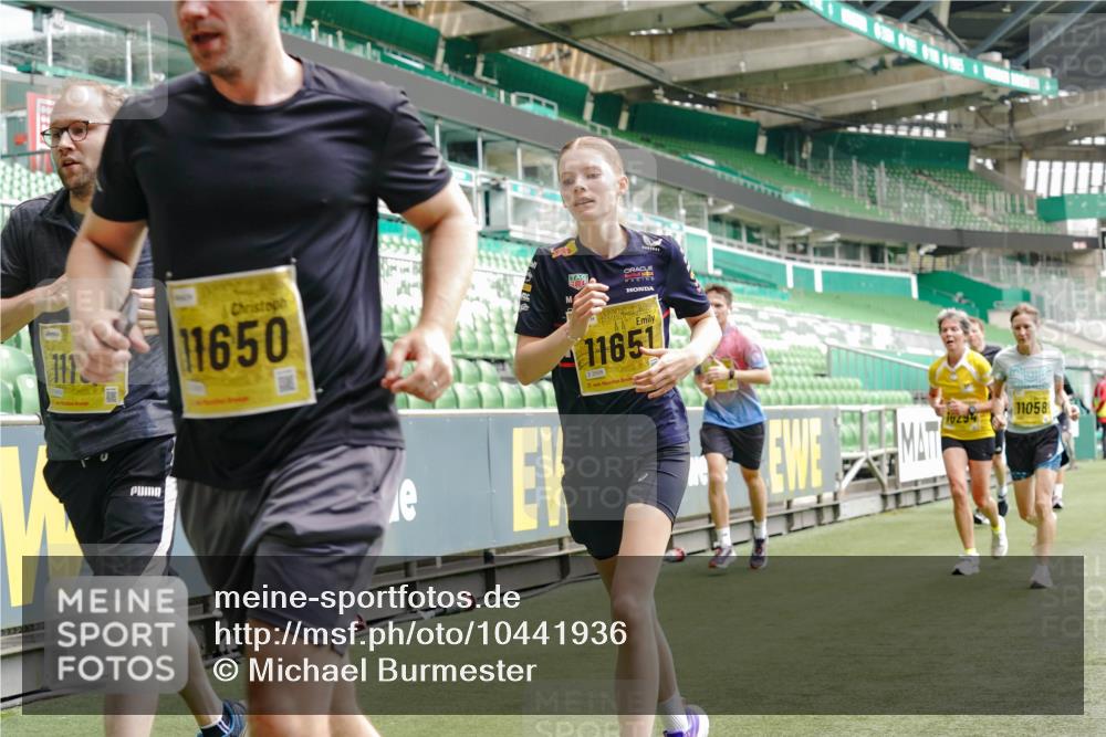 13.09.2026 - 21. swb-Marathon Bremen Michael Burmester http://msf.ph/oto/10441936 13.09.2026 10:28:10 Laufen im Stadion 10096, 10142, 10170, 10172, 10189, 10223, 10231, 10267, 10269, 10270, 10289, 10293, 10294, 10310, 10316, 10319, 10329, 10393, 10421, 10464, 10489, 10504, 10508, 10514, 10525, 10538, 10544, 10566, 10583, 10594, 10628, 10638, 10655, 10709, 10739, 10744, 10770, 10814, 10835, 10846, 10860, 10873, 10876, 10897, 10898, 10910, 10917, 10923, 10956, 10992, 10993, 11005, 11007, 11018, 11035, 11058, 11060, 11063, 11076, 11087, 11092, 11110, 11111, 11148, 11170, 11193 meine-sportfotos.de