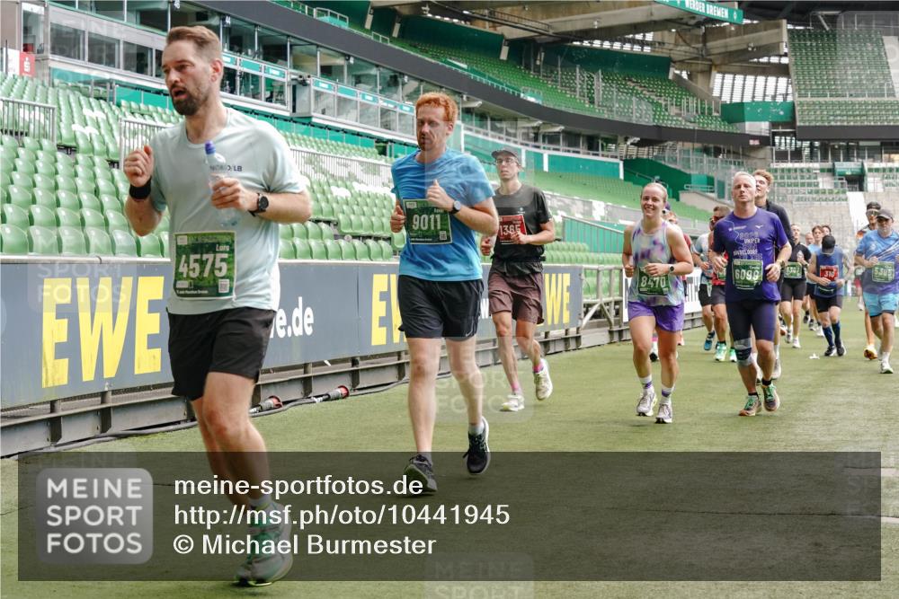 13.09.2026 - 21. swb-Marathon Bremen Michael Burmester http://msf.ph/oto/10441945 13.09.2026 13:07:08 Laufen im Stadion 109, 132, 156, 217, 287, 303, 310, 372, 430, 454, 489, 578, 607, 613, 682, 716, 784, 800, 808, 809, 831, 834, 846, 911, 922, 1083, 1173, 1189, 1205, 1210, 1274, 1322, 1364, 1365, 1369, 1387, 1395, 1437, 1532, 1533, 1545, 1574, 1581, 1600, 1823, 1831, 1841, 1848, 1854, 1871, 1909, 1926, 1938, 2003, 2070, 2076, 2090, 2219, 2244, 2275, 2283, 2310, 2318, 2355, 2356, 2393, 2405, 2440, 2464, 2492, 2565, 2699, 2707, 2721, 2731, 2755, 2802, 2818, 2831, 2902, 2911, 2949, 2960, 3115 meine-sportfotos.de