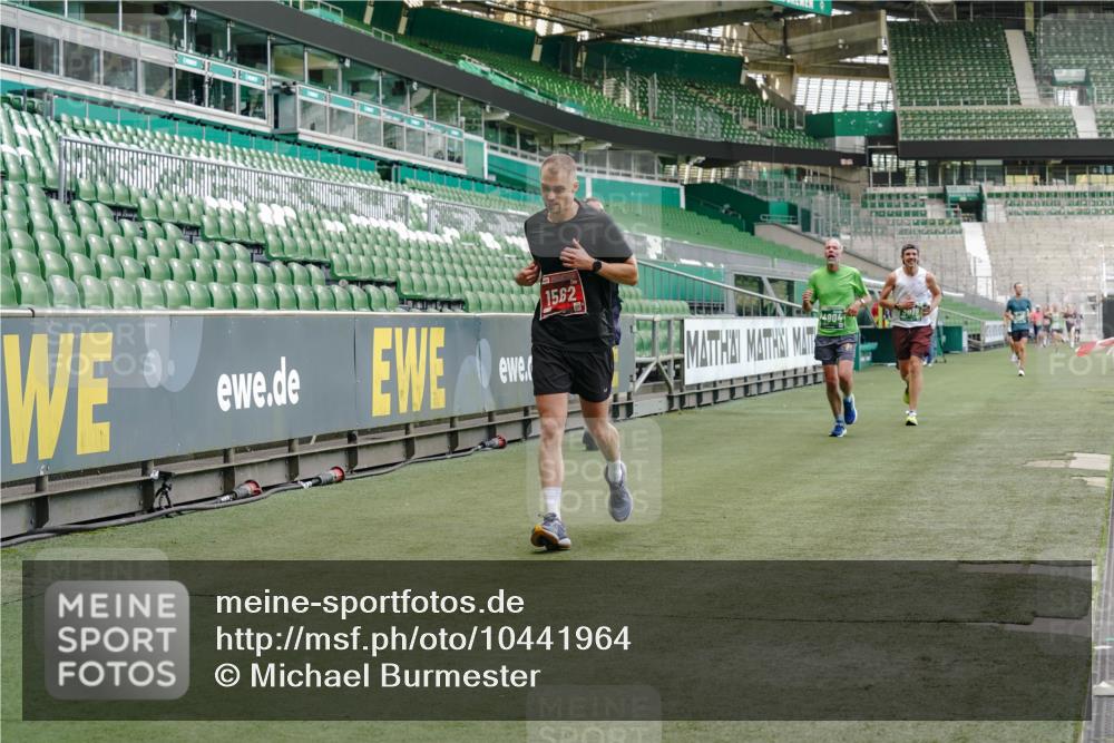 13.09.2026 - 21. swb-Marathon Bremen Michael Burmester http://msf.ph/oto/10441964 13.09.2026 12:43:12 Laufen im Stadion 439, 749, 819, 1009, 1223, 1224, 1372, 1562, 1619, 1667, 1712, 1745, 1850, 1862, 1879, 1921, 2094, 2207, 2651, 2683, 3251, 3368, 3500, 3584, 3688, 4096, 4739, 4847, 4904, 5143, 5199, 5316, 5369, 5601, 5663, 5672, 5776, 5828, 6359, 6579, 6929, 6991, 7141, 7170, 7841, 7950, 8311, 8383, 8394, 8689, 8749, 8850, 8994, 9120, 9153, 9200, 9233, 9533, 9849, 126, 453, 807, 862, 901, 912, 1136, 1248, 1323, 1472, 1576, 1587, 1717, 1751, 1758, 5160, 5163, 5912 meine-sportfotos.de