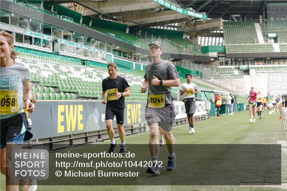 13.09.2026 - 21. swb-Marathon Bremen Michael Burmester http://msf.ph/oto/10442072 13.09.2026 10:28:13 Laufen im Stadion 10096, 10142, 10170, 10172, 10189, 10223, 10231, 10267, 10269, 10270, 10289, 10293, 10294, 10310, 10316, 10319, 10329, 10348, 10393, 10421, 10489, 10504, 10508, 10514, 10525, 10538, 10544, 10566, 10594, 10628, 10638, 10655, 10709, 10739, 10744, 10770, 10814, 10835, 10846, 10860, 10873, 10876, 10897, 10898, 10910, 10917, 10923, 10956, 10992, 10993, 11005, 11007, 11018, 11035, 11058, 11060, 11063, 11076, 11087, 11092, 11110, 11111, 11148, 11170, 11193 meine-sportfotos.de