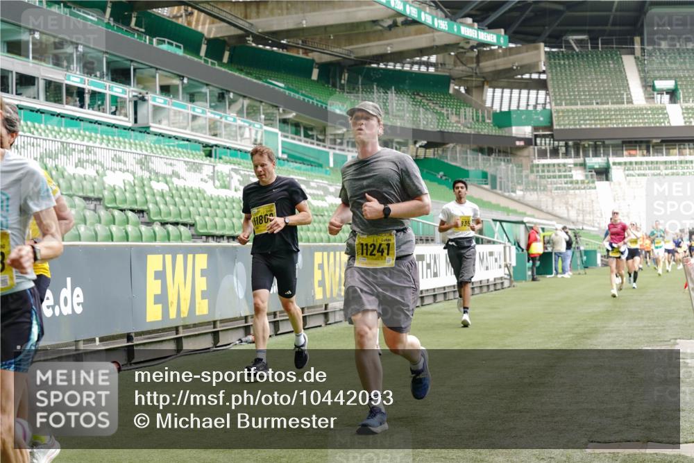 13.09.2026 - 21. swb-Marathon Bremen Michael Burmester http://msf.ph/oto/10442093 13.09.2026 10:28:13 Laufen im Stadion 10096, 10142, 10170, 10172, 10189, 10223, 10231, 10267, 10269, 10270, 10289, 10293, 10294, 10310, 10316, 10319, 10329, 10348, 10393, 10421, 10489, 10504, 10508, 10514, 10525, 10538, 10544, 10566, 10594, 10628, 10638, 10655, 10709, 10739, 10744, 10770, 10814, 10835, 10846, 10860, 10873, 10876, 10897, 10898, 10910, 10917, 10923, 10956, 10992, 10993, 11005, 11007, 11018, 11035, 11058, 11060, 11063, 11076, 11087, 11092, 11110, 11111, 11148, 11170, 11193 meine-sportfotos.de