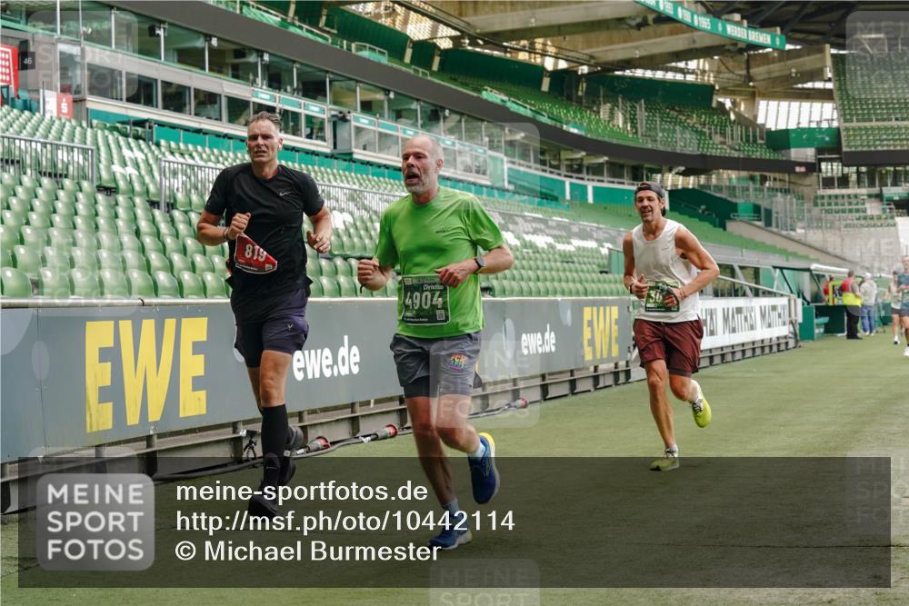 13.09.2026 - 21. swb-Marathon Bremen Michael Burmester http://msf.ph/oto/10442114 13.09.2026 12:43:16 Laufen im Stadion 439, 623, 749, 819, 969, 1009, 1223, 1224, 1372, 1562, 1619, 1667, 1712, 1745, 1770, 1850, 1862, 1879, 1921, 2094, 2207, 2651, 2683, 3251, 3368, 3500, 3584, 3688, 4096, 4739, 4847, 4904, 5143, 5199, 5316, 5369, 5601, 5663, 5672, 5776, 5828, 6359, 6579, 6929, 6991, 7141, 7170, 7841, 7950, 8311, 8383, 8394, 8689, 8749, 8850, 8994, 9120, 9153, 9200, 9233, 9533, 9849, 126, 453, 640, 671, 735, 807, 862, 901, 912, 1136, 1248, 1472, 1576, 1587, 1717, 1751, 1758, 5160, 5163, 5912 meine-sportfotos.de