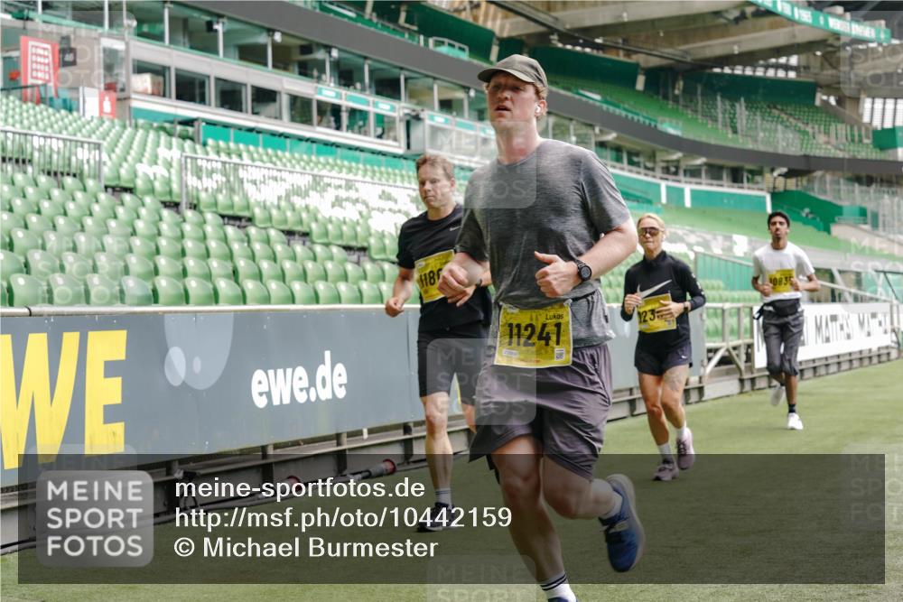 13.09.2026 - 21. swb-Marathon Bremen Michael Burmester http://msf.ph/oto/10442159 13.09.2026 10:28:14 Laufen im Stadion 10096, 10142, 10170, 10172, 10189, 10200, 10223, 10231, 10267, 10269, 10270, 10289, 10293, 10294, 10310, 10316, 10319, 10329, 10348, 10393, 10421, 10489, 10504, 10508, 10514, 10525, 10538, 10544, 10566, 10594, 10628, 10638, 10655, 10709, 10739, 10744, 10770, 10814, 10835, 10846, 10860, 10873, 10876, 10897, 10898, 10910, 10917, 10923, 10956, 10992, 10993, 11005, 11007, 11018, 11035, 11058, 11060, 11063, 11076, 11087, 11092, 11110, 11111, 11148, 11170, 11193 meine-sportfotos.de