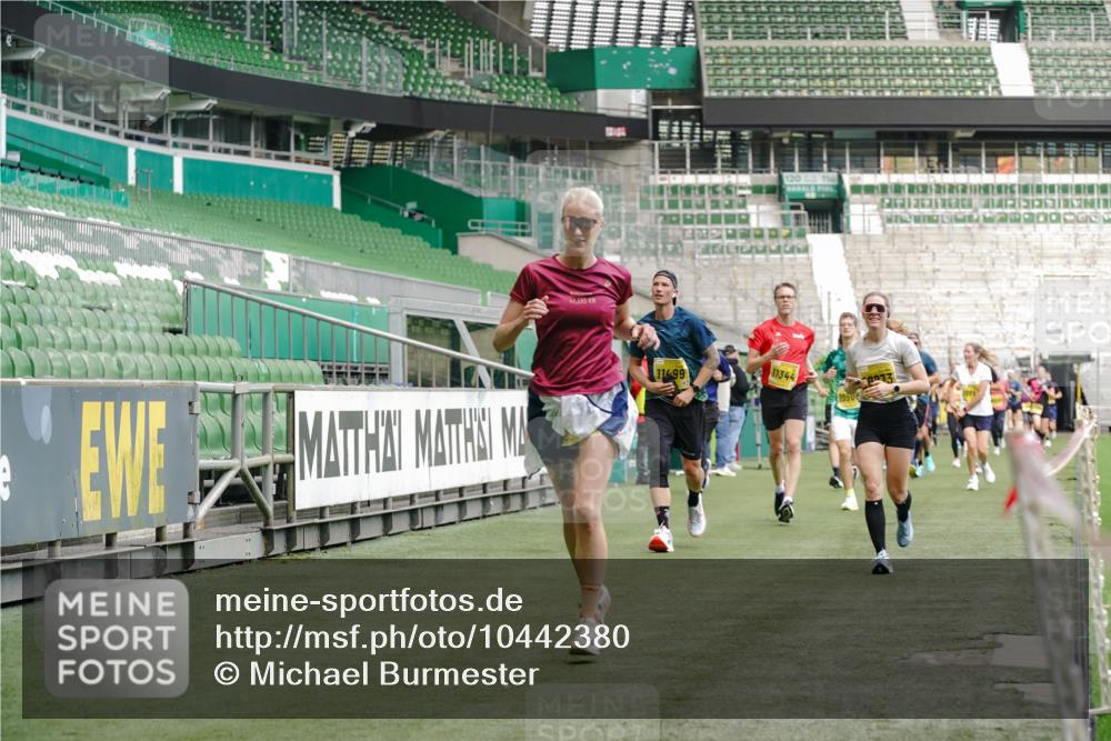 13.09.2026 - 21. swb-Marathon Bremen Michael Burmester http://msf.ph/oto/10442380 13.09.2026 10:28:18 Laufen im Stadion 10096, 10142, 10170, 10172, 10189, 10200, 10223, 10231, 10267, 10269, 10270, 10289, 10293, 10294, 10310, 10316, 10319, 10329, 10348, 10393, 10421, 10489, 10508, 10514, 10525, 10538, 10544, 10566, 10594, 10628, 10638, 10655, 10709, 10739, 10744, 10770, 10814, 10835, 10840, 10846, 10860, 10876, 10897, 10898, 10910, 10917, 10923, 10956, 10992, 10993, 11005, 11007, 11018, 11035, 11058, 11060, 11063, 11076, 11087, 11092, 11110, 11111, 11148, 11170, 11193 meine-sportfotos.de
