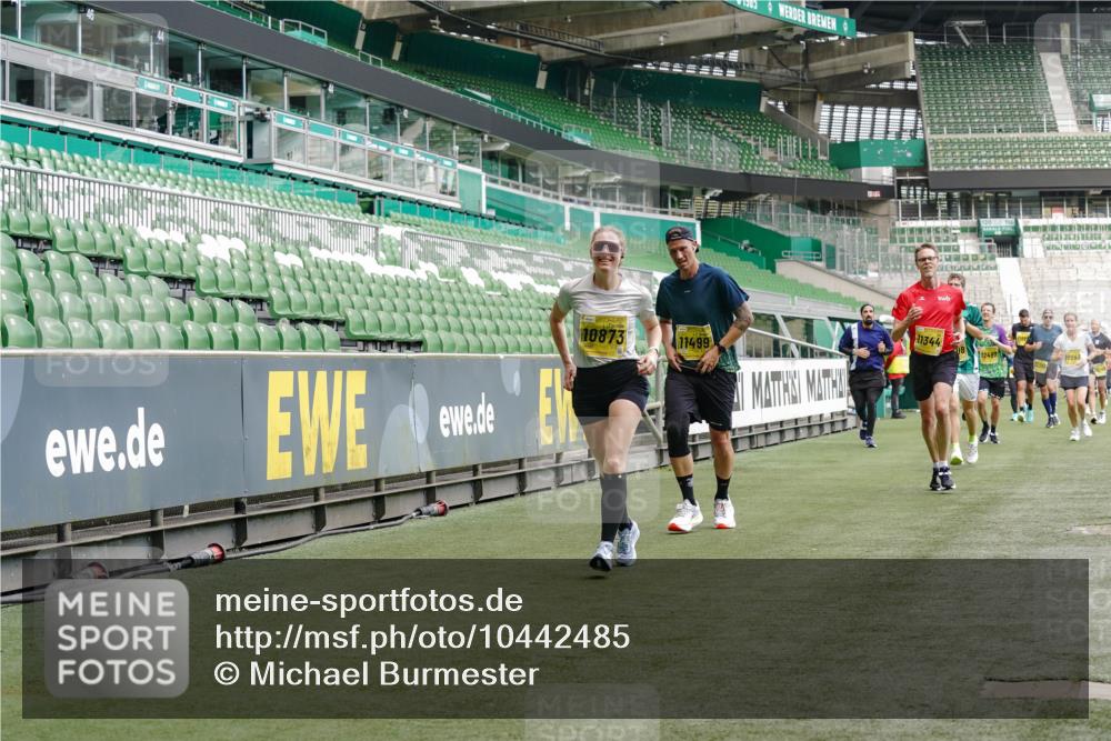 13.09.2026 - 21. swb-Marathon Bremen Michael Burmester http://msf.ph/oto/10442485 13.09.2026 10:28:22 Laufen im Stadion 10096, 10142, 10170, 10172, 10189, 10200, 10223, 10231, 10267, 10269, 10270, 10289, 10293, 10294, 10310, 10316, 10329, 10348, 10393, 10421, 10489, 10508, 10514, 10525, 10538, 10544, 10566, 10594, 10628, 10638, 10655, 10709, 10739, 10744, 10770, 10814, 10835, 10840, 10846, 10860, 10876, 10897, 10898, 10910, 10917, 10923, 10956, 10993, 11005, 11007, 11018, 11035, 11058, 11060, 11076, 11087, 11092, 11110, 11111, 11148, 11170, 11193 meine-sportfotos.de