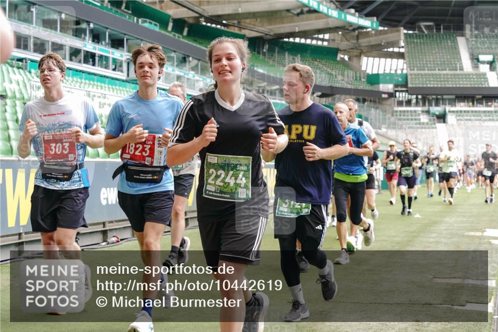 13.09.2026 - 21. swb-Marathon Bremen Michael Burmester http://msf.ph/oto/10442619 13.09.2026 13:07:17 Laufen im Stadion 109, 132, 156, 287, 303, 310, 372, 430, 454, 489, 578, 607, 613, 682, 716, 784, 800, 808, 809, 831, 834, 846, 911, 922, 1083, 1173, 1189, 1205, 1210, 1274, 1322, 1364, 1365, 1369, 1387, 1395, 1437, 1532, 1545, 1574, 1581, 1600, 1823, 1831, 1841, 1848, 1854, 1871, 1909, 1926, 1938, 2003, 2070, 2076, 2090, 2215, 2219, 2275, 2283, 2318, 2355, 2356, 2393, 2405, 2440, 2492, 2565, 2611, 2699, 2707, 2721, 2731, 2755, 2802, 2818, 2831, 2866, 2902, 2911, 2949, 2960 meine-sportfotos.de