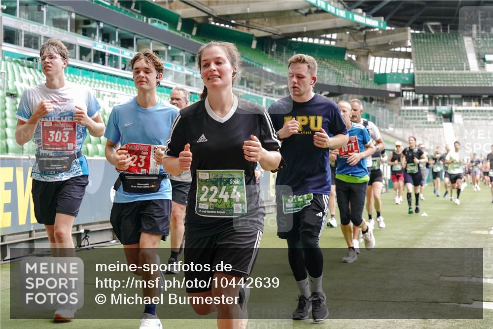 13.09.2026 - 21. swb-Marathon Bremen Michael Burmester http://msf.ph/oto/10442639 13.09.2026 13:07:17 Laufen im Stadion 109, 132, 156, 287, 303, 310, 372, 430, 454, 489, 578, 607, 613, 682, 716, 784, 800, 808, 809, 831, 834, 846, 911, 922, 1083, 1173, 1189, 1205, 1210, 1274, 1322, 1364, 1365, 1369, 1387, 1395, 1437, 1532, 1545, 1574, 1581, 1600, 1823, 1831, 1841, 1848, 1854, 1871, 1909, 1926, 1938, 2003, 2070, 2076, 2090, 2215, 2219, 2275, 2283, 2318, 2355, 2356, 2393, 2405, 2440, 2492, 2565, 2611, 2699, 2707, 2721, 2731, 2755, 2802, 2818, 2831, 2866, 2902, 2911, 2949, 2960 meine-sportfotos.de