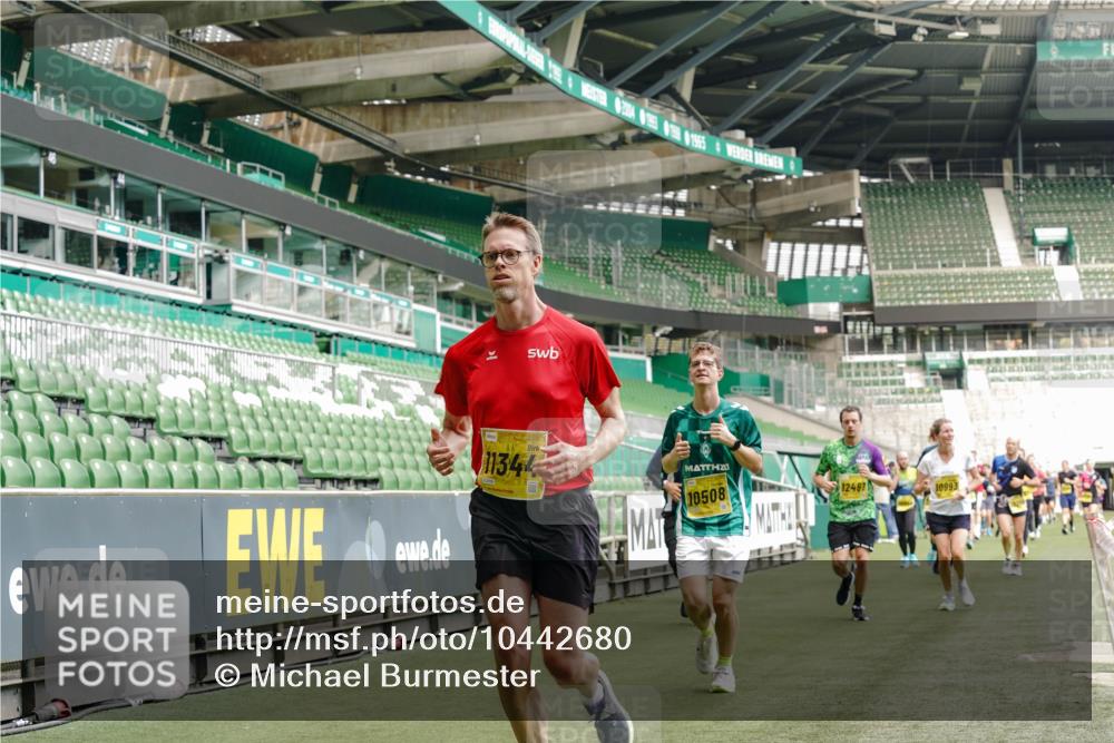 13.09.2026 - 21. swb-Marathon Bremen Michael Burmester http://msf.ph/oto/10442680 13.09.2026 10:28:25 Laufen im Stadion 10096, 10142, 10170, 10172, 10189, 10200, 10223, 10231, 10267, 10269, 10270, 10293, 10294, 10310, 10316, 10329, 10348, 10393, 10421, 10489, 10508, 10514, 10525, 10538, 10544, 10566, 10594, 10628, 10638, 10655, 10709, 10739, 10763, 10770, 10814, 10835, 10840, 10846, 10860, 10876, 10897, 10898, 10910, 10917, 10923, 10956, 10993, 11005, 11007, 11018, 11035, 11058, 11060, 11076, 11087, 11092, 11110, 11111, 11148, 11170, 11193 meine-sportfotos.de