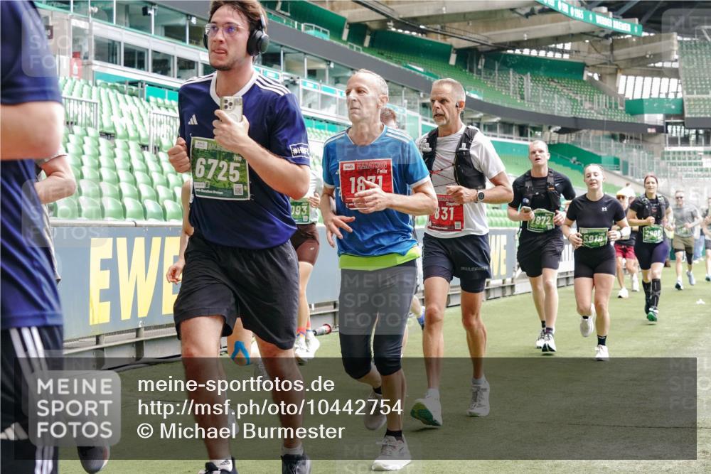 13.09.2026 - 21. swb-Marathon Bremen Michael Burmester http://msf.ph/oto/10442754 13.09.2026 13:07:19 Laufen im Stadion 109, 132, 156, 287, 303, 310, 372, 430, 454, 489, 578, 607, 613, 682, 716, 784, 800, 808, 809, 831, 834, 846, 911, 922, 1083, 1173, 1189, 1205, 1210, 1274, 1322, 1364, 1365, 1369, 1387, 1395, 1437, 1532, 1545, 1574, 1581, 1600, 1823, 1831, 1841, 1848, 1854, 1871, 1909, 1926, 1938, 2003, 2070, 2076, 2090, 2215, 2219, 2275, 2283, 2318, 2355, 2356, 2366, 2393, 2405, 2440, 2492, 2565, 2611, 2699, 2707, 2721, 2731, 2755, 2782, 2802, 2818, 2831, 2866, 2902, 2911, 2949, 2960 meine-sportfotos.de