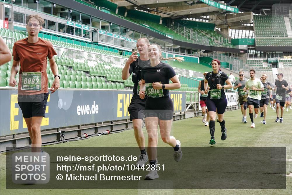 13.09.2026 - 21. swb-Marathon Bremen Michael Burmester http://msf.ph/oto/10442851 13.09.2026 13:07:20 Laufen im Stadion 109, 132, 156, 287, 303, 310, 372, 430, 454, 489, 578, 607, 613, 682, 716, 784, 800, 808, 809, 831, 834, 846, 911, 922, 1083, 1173, 1189, 1205, 1210, 1274, 1322, 1364, 1365, 1369, 1387, 1395, 1437, 1532, 1545, 1574, 1581, 1600, 1823, 1831, 1841, 1848, 1854, 1871, 1909, 1926, 1938, 2003, 2070, 2076, 2090, 2215, 2219, 2275, 2283, 2318, 2355, 2356, 2366, 2393, 2405, 2440, 2492, 2565, 2611, 2699, 2707, 2721, 2731, 2755, 2782, 2802, 2818, 2831, 2866, 2902, 2911, 2949, 2960 meine-sportfotos.de