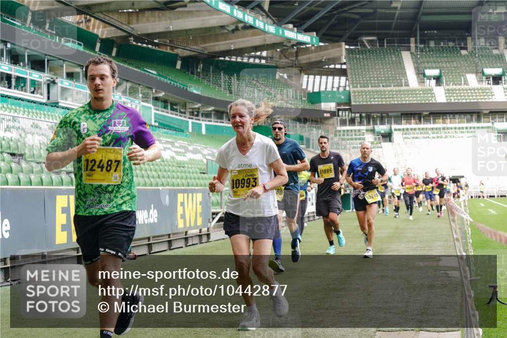 13.09.2026 - 21. swb-Marathon Bremen Michael Burmester http://msf.ph/oto/10442877 13.09.2026 10:28:30 Laufen im Stadion 10142, 10170, 10183, 10189, 10200, 10223, 10267, 10269, 10270, 10293, 10294, 10310, 10316, 10329, 10348, 10393, 10421, 10426, 10489, 10508, 10525, 10538, 10544, 10566, 10594, 10655, 10709, 10739, 10763, 10770, 10814, 10835, 10840, 10846, 10860, 10876, 10897, 10898, 10910, 10917, 10923, 10993, 11005, 11007, 11018, 11035, 11058, 11060, 11076, 11087, 11092, 11110, 11111, 11148, 11170 meine-sportfotos.de