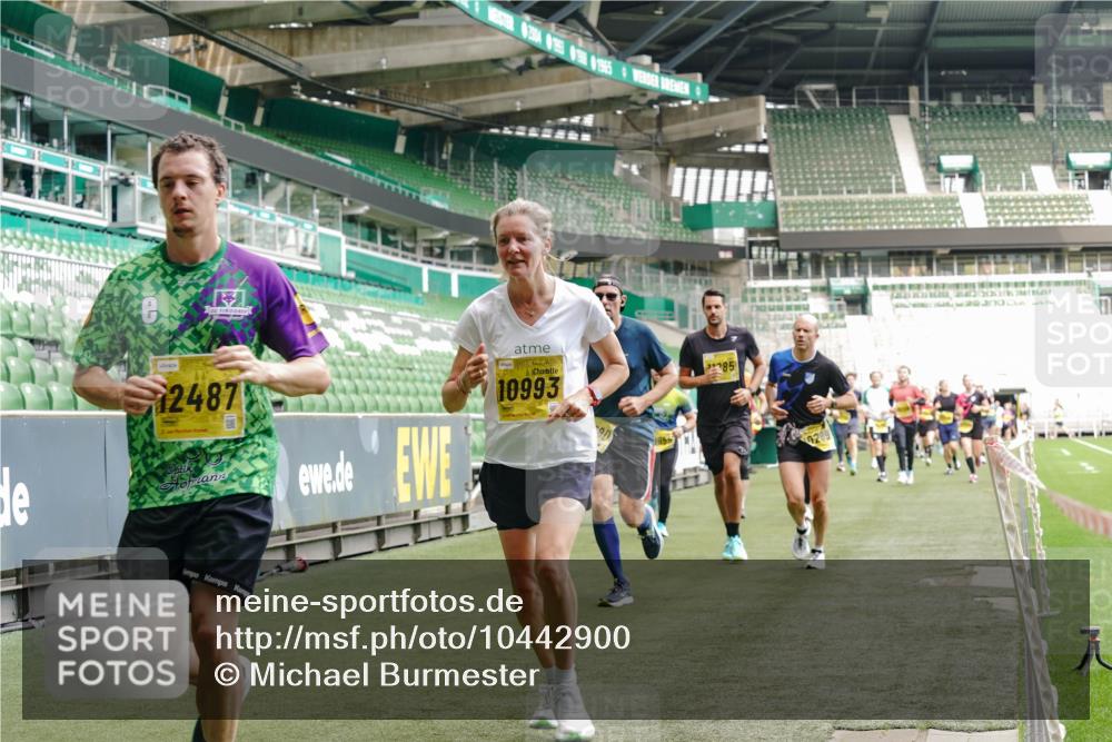 13.09.2026 - 21. swb-Marathon Bremen Michael Burmester http://msf.ph/oto/10442900 13.09.2026 10:28:30 Laufen im Stadion 10142, 10170, 10183, 10189, 10200, 10223, 10267, 10269, 10270, 10293, 10294, 10310, 10316, 10329, 10348, 10393, 10421, 10426, 10489, 10508, 10525, 10538, 10544, 10566, 10594, 10655, 10709, 10739, 10763, 10770, 10814, 10835, 10840, 10846, 10860, 10876, 10897, 10898, 10910, 10917, 10923, 10993, 11005, 11007, 11018, 11035, 11058, 11060, 11076, 11087, 11092, 11110, 11111, 11148, 11170 meine-sportfotos.de