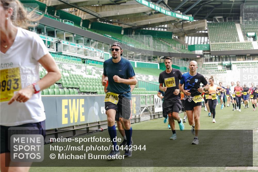 13.09.2026 - 21. swb-Marathon Bremen Michael Burmester http://msf.ph/oto/10442944 13.09.2026 10:28:31 Laufen im Stadion 10142, 10170, 10183, 10189, 10200, 10223, 10267, 10269, 10270, 10293, 10294, 10310, 10316, 10329, 10348, 10393, 10421, 10426, 10489, 10508, 10525, 10538, 10544, 10566, 10594, 10655, 10709, 10739, 10763, 10770, 10814, 10835, 10840, 10846, 10860, 10876, 10897, 10898, 10910, 10917, 10923, 10993, 11005, 11007, 11018, 11035, 11058, 11060, 11076, 11087, 11092, 11110, 11111, 11148, 11170 meine-sportfotos.de