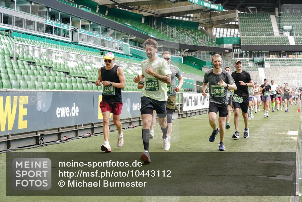 13.09.2026 - 21. swb-Marathon Bremen Michael Burmester http://msf.ph/oto/10443112 13.09.2026 13:07:24 Laufen im Stadion 109, 132, 156, 287, 303, 310, 372, 430, 454, 489, 551, 578, 607, 613, 682, 716, 784, 800, 808, 809, 831, 834, 846, 911, 922, 1083, 1173, 1189, 1205, 1210, 1274, 1285, 1322, 1364, 1365, 1369, 1387, 1395, 1437, 1532, 1545, 1574, 1581, 1600, 1688, 1823, 1831, 1841, 1848, 1854, 1871, 1909, 1926, 1938, 2003, 2070, 2090, 2215, 2219, 2275, 2283, 2318, 2355, 2356, 2366, 2393, 2405, 2440, 2492, 2565, 2611, 2699, 2707, 2721, 2731, 2755, 2782, 2802, 2818, 2831, 2866, 2902, 2911, 2949, 2960 meine-sportfotos.de
