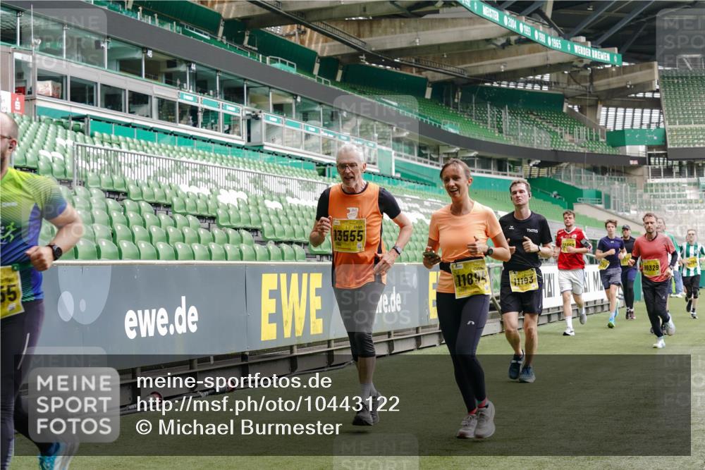 13.09.2026 - 21. swb-Marathon Bremen Michael Burmester http://msf.ph/oto/10443122 13.09.2026 10:28:35 Laufen im Stadion 10142, 10170, 10183, 10189, 10200, 10223, 10267, 10269, 10270, 10293, 10294, 10310, 10316, 10329, 10348, 10381, 10393, 10421, 10426, 10489, 10508, 10525, 10537, 10538, 10544, 10566, 10594, 10655, 10709, 10739, 10763, 10770, 10814, 10835, 10840, 10846, 10860, 10876, 10897, 10898, 10910, 10917, 10923, 10966, 10993, 11005, 11007, 11018, 11035, 11058, 11060, 11076, 11087, 11092, 11110, 11111, 11148, 11170 meine-sportfotos.de