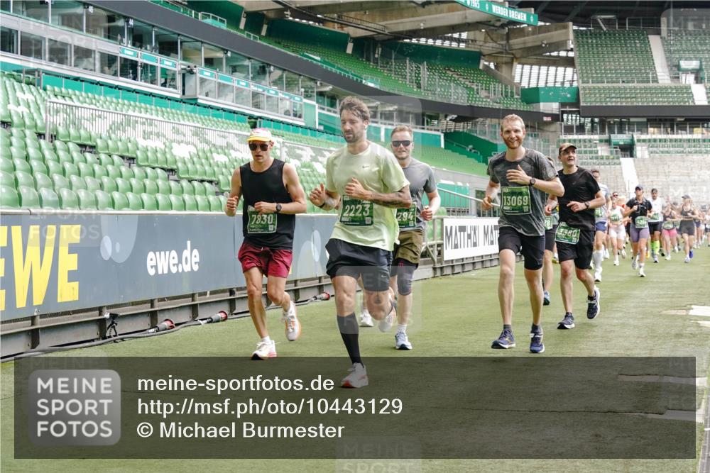 13.09.2026 - 21. swb-Marathon Bremen Michael Burmester http://msf.ph/oto/10443129 13.09.2026 13:07:24 Laufen im Stadion 109, 132, 156, 287, 303, 310, 372, 430, 454, 489, 551, 578, 607, 613, 682, 716, 784, 800, 808, 809, 831, 834, 846, 911, 922, 1083, 1173, 1189, 1205, 1210, 1274, 1285, 1322, 1364, 1365, 1369, 1387, 1395, 1437, 1532, 1545, 1574, 1581, 1600, 1688, 1823, 1831, 1841, 1848, 1854, 1871, 1909, 1926, 1938, 2003, 2070, 2090, 2215, 2219, 2275, 2283, 2318, 2355, 2356, 2366, 2393, 2405, 2440, 2492, 2565, 2611, 2699, 2707, 2721, 2731, 2755, 2782, 2802, 2818, 2831, 2866, 2902, 2911, 2949, 2960 meine-sportfotos.de