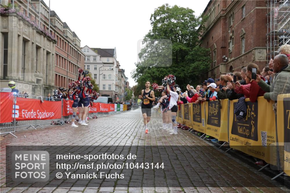 13.09.2026 - Kiel Lauf Yannick Fuchs http://msf.ph/oto/10443144 13.09.2026 11:58:59 Ziel 6694 meine-sportfotos.de