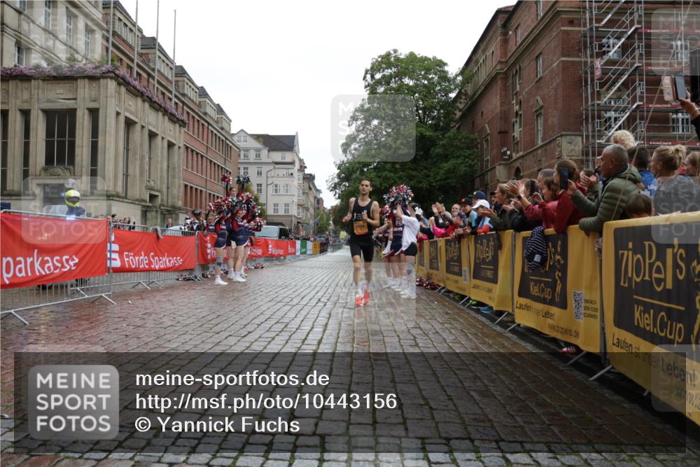 13.09.2026 - Kiel Lauf Yannick Fuchs http://msf.ph/oto/10443156 13.09.2026 11:58:59 Ziel 6694 meine-sportfotos.de