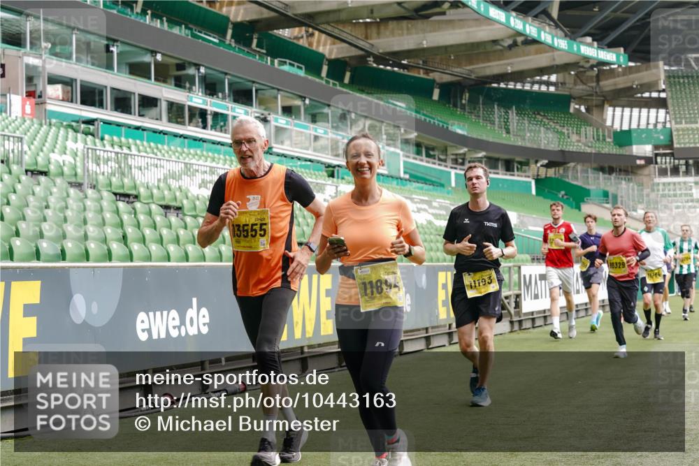 13.09.2026 - 21. swb-Marathon Bremen Michael Burmester http://msf.ph/oto/10443163 13.09.2026 10:28:36 Laufen im Stadion 10142, 10170, 10183, 10189, 10200, 10223, 10267, 10269, 10270, 10293, 10294, 10310, 10316, 10329, 10348, 10381, 10393, 10421, 10426, 10489, 10508, 10525, 10537, 10538, 10544, 10566, 10594, 10655, 10709, 10739, 10763, 10770, 10814, 10835, 10840, 10846, 10860, 10876, 10897, 10898, 10910, 10917, 10923, 10966, 10993, 11005, 11007, 11018, 11035, 11058, 11060, 11076, 11087, 11092, 11110, 11111, 11148, 11170 meine-sportfotos.de