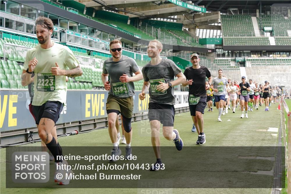 13.09.2026 - 21. swb-Marathon Bremen Michael Burmester http://msf.ph/oto/10443193 13.09.2026 13:07:25 Laufen im Stadion 109, 132, 156, 287, 303, 310, 372, 430, 454, 489, 551, 578, 607, 613, 682, 716, 784, 800, 808, 809, 831, 834, 846, 911, 922, 1083, 1173, 1189, 1205, 1210, 1285, 1322, 1364, 1365, 1369, 1387, 1395, 1437, 1532, 1545, 1574, 1600, 1688, 1823, 1831, 1841, 1848, 1854, 1871, 1909, 1926, 1938, 2003, 2070, 2090, 2215, 2219, 2275, 2283, 2318, 2355, 2356, 2366, 2393, 2405, 2440, 2492, 2565, 2611, 2699, 2707, 2721, 2731, 2755, 2782, 2802, 2818, 2831, 2866, 2902, 2911, 2949, 2960 meine-sportfotos.de