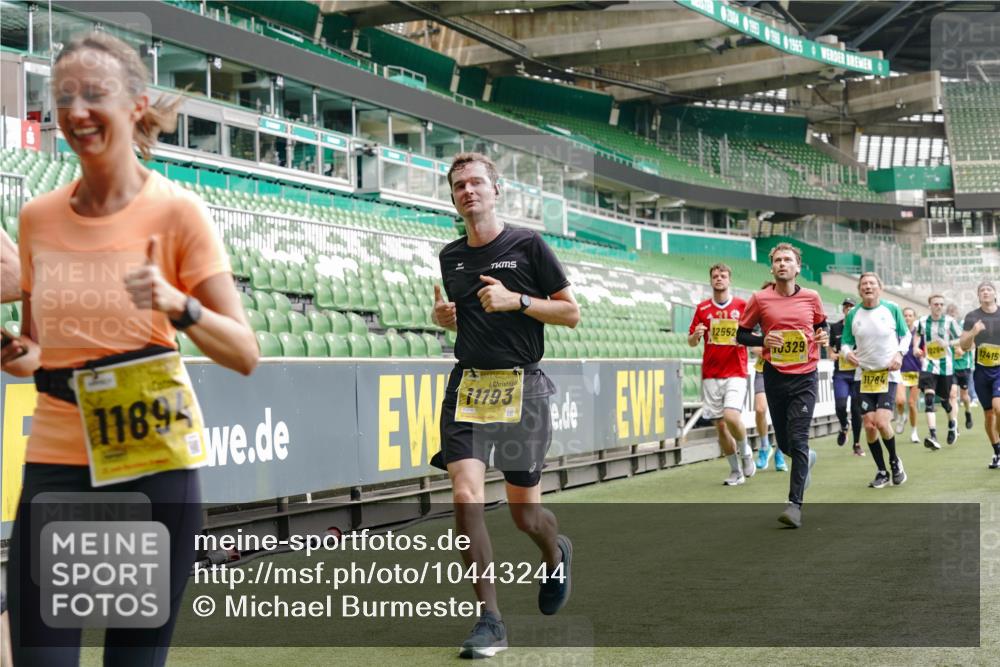 13.09.2026 - 21. swb-Marathon Bremen Michael Burmester http://msf.ph/oto/10443244 13.09.2026 10:28:37 Laufen im Stadion 10142, 10170, 10183, 10189, 10200, 10223, 10267, 10269, 10270, 10293, 10294, 10310, 10316, 10329, 10348, 10381, 10393, 10421, 10426, 10508, 10525, 10537, 10538, 10544, 10566, 10594, 10655, 10709, 10739, 10763, 10770, 10814, 10835, 10840, 10846, 10860, 10876, 10897, 10898, 10910, 10917, 10923, 10966, 10993, 11005, 11007, 11018, 11035, 11058, 11060, 11076, 11087, 11092, 11110, 11111, 11148, 11170 meine-sportfotos.de